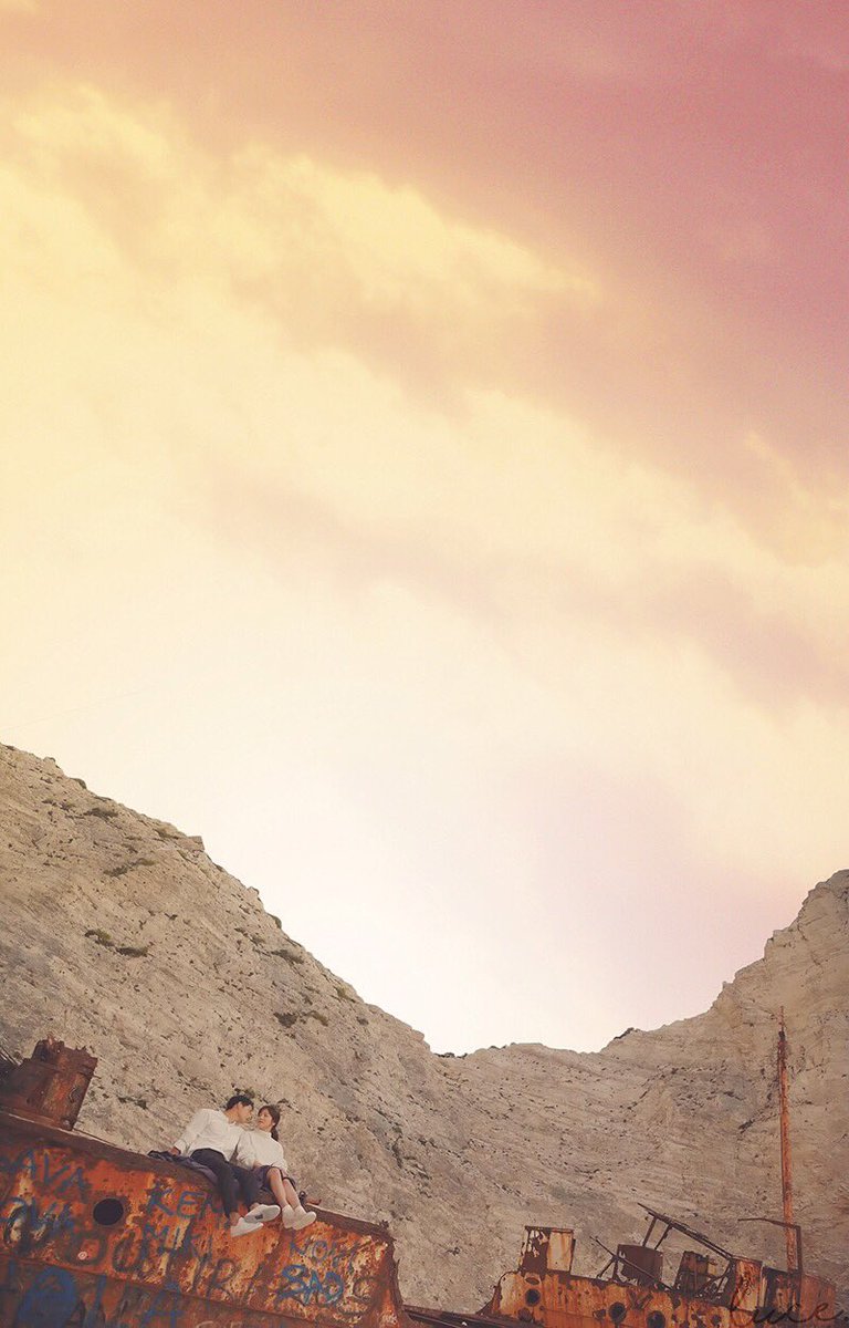 VitrianaVIP's tweet photo. Beautiful wallpaper 😍☀️💏
#SongJoongKi #송중기 #SongHyeKyo #송혜교  #DescendantsOfTheSun #태양의후예 

Pics cr: DOTS DC https://t.co/G5EfTNIN3L