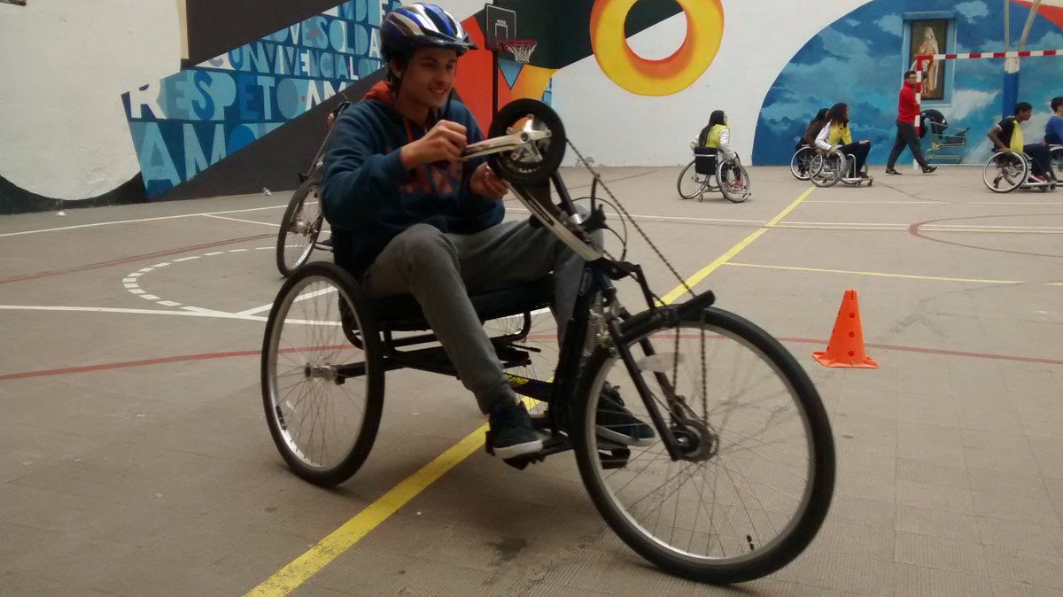 MDPBailen's tweet photo. Ciclisme amb handbike a la Jornada Paralímpica #TdSMDP2016 amb #FCEPDF https://t.co/VvcVzIqMBM