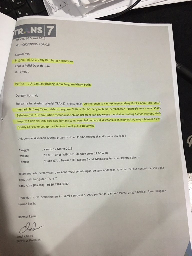Baru dikabarin kalau @HitamPutihT7  ngundang ke acaranya Om <a href="/corbuzier/">Corbuzier</a> , tapi udh balik ke Misi, hiks.. Sedih bgt!!