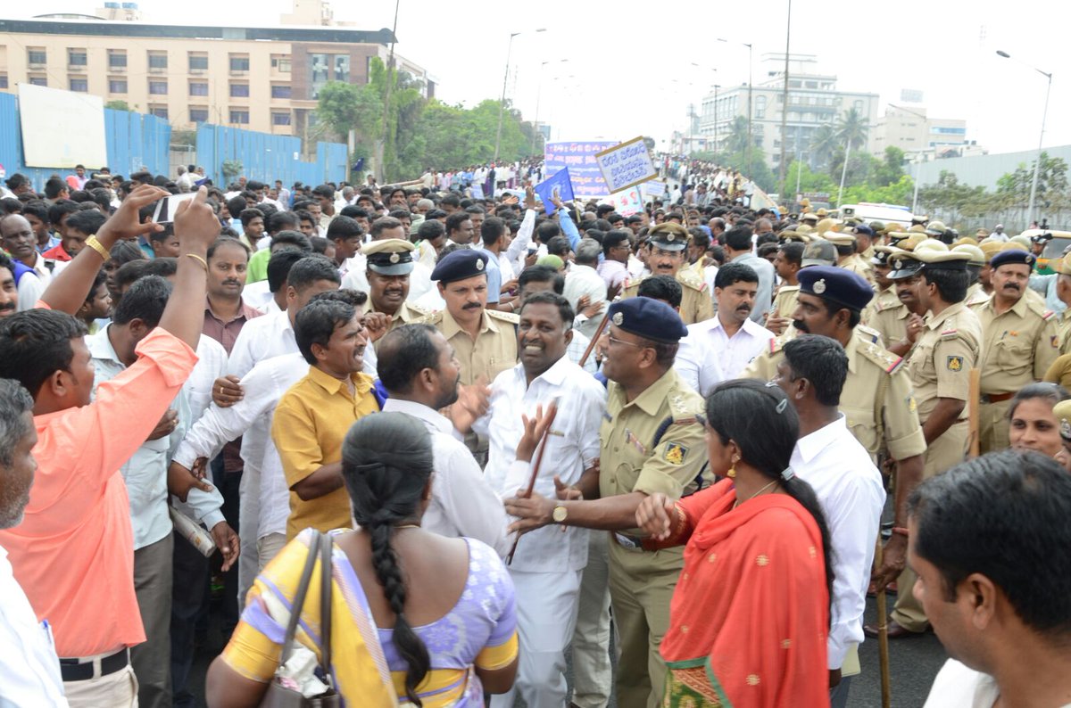 BlrCityPolice's tweet photo. Police have made elaborate security arrangements at Freedom Park due to #DSSProtest. @CPBlr @DcpComdCentre https://t.co/yBQYo1wCqE