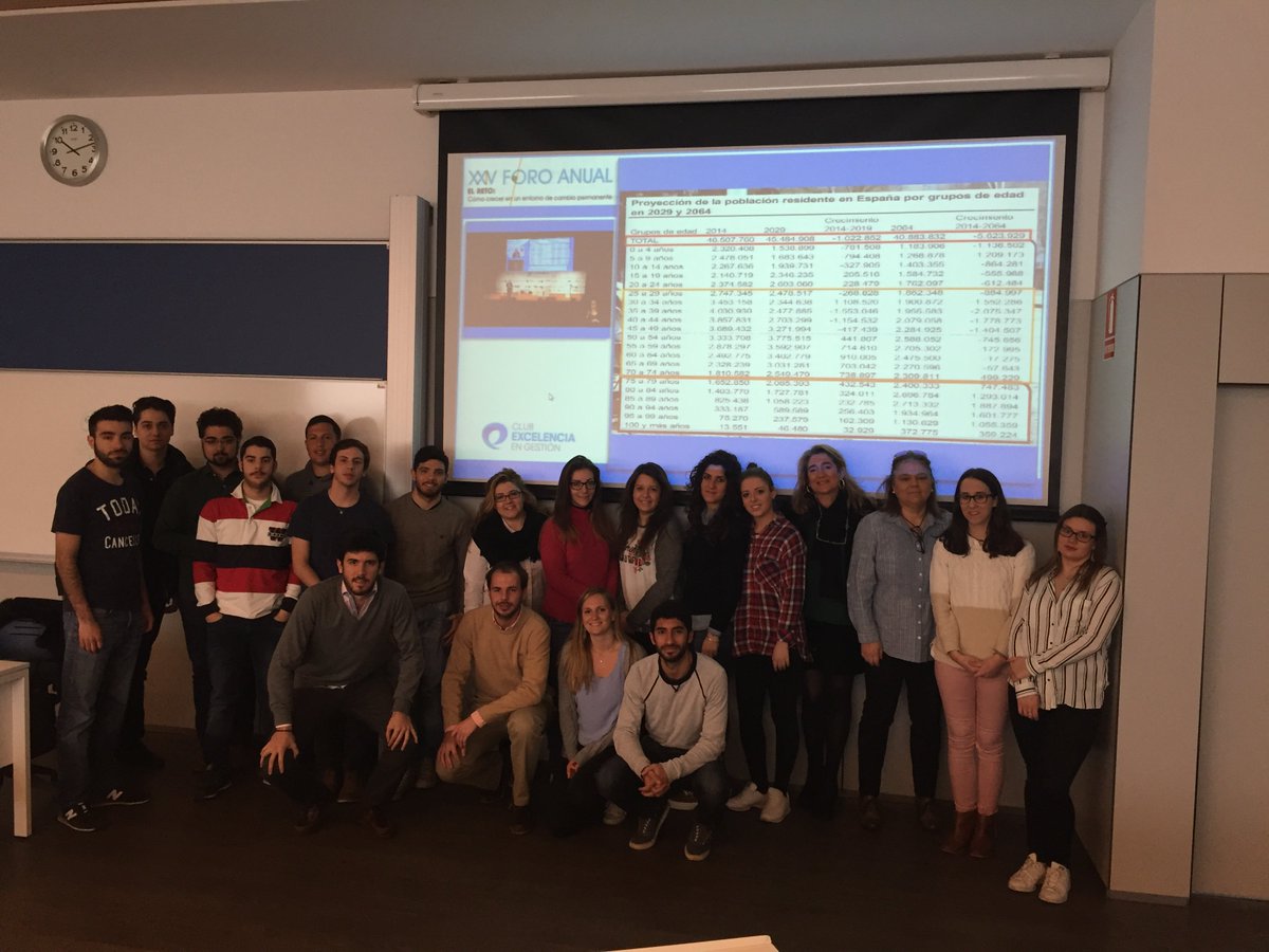 LoyolaAnd's tweet photo. Nuestros alumnos de Excelencia en Gestión y Competitividad participan en XXIV @ForoCEG #streaming  @Club_Excelencia https://t.co/D6Xcbreqag