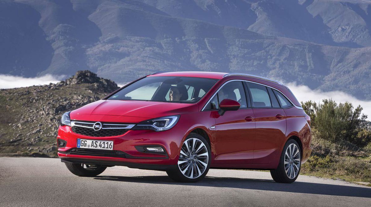 Autorevue_Tweet's tweet photo. #Opel #Astra #SportsTourer, der große Wurf? #Kombi #Autos2016 #fahrerlager https://t.co/j7blZEa1eH https://t.co/Ki085sT0gZ