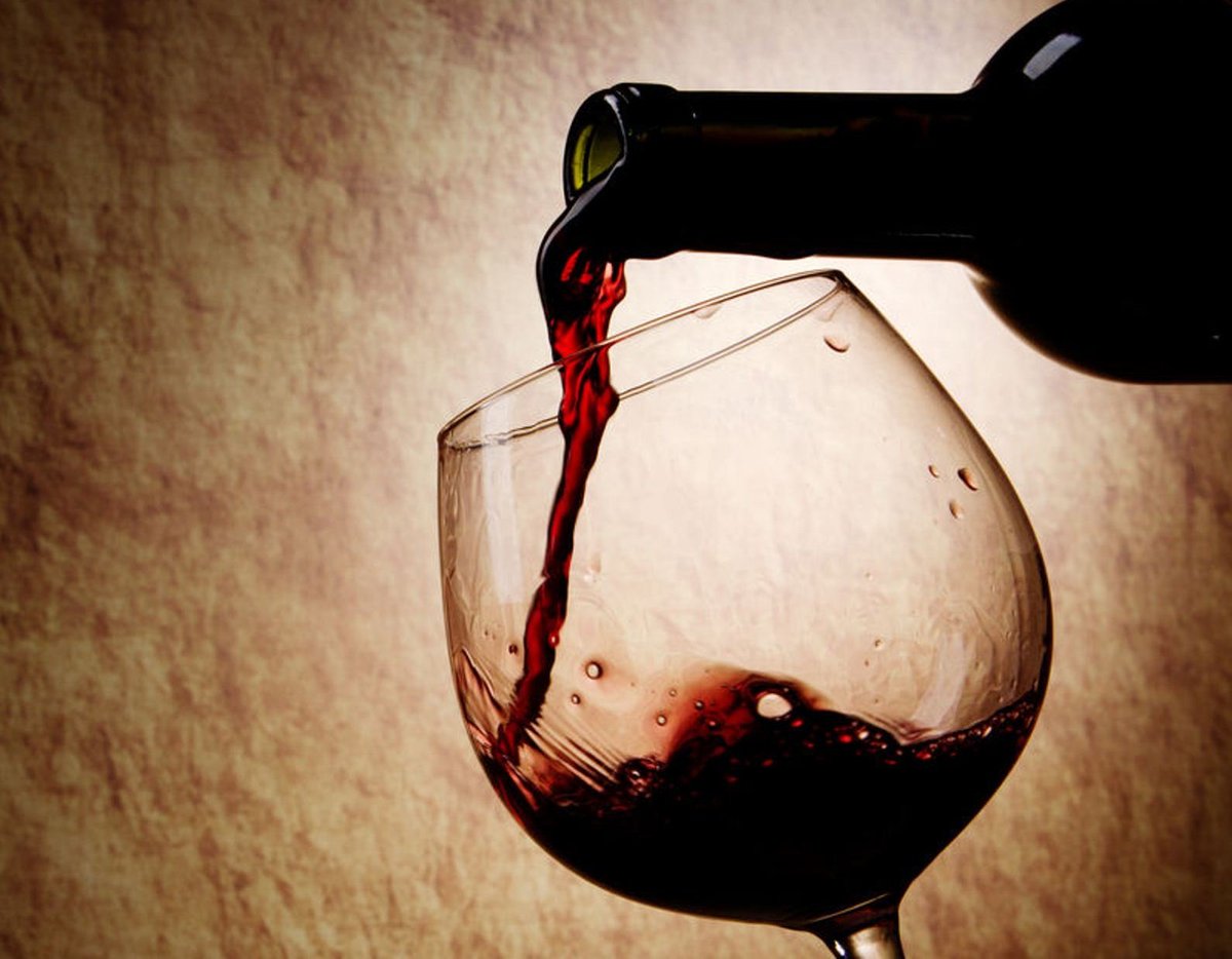 Collisioni's tweet photo. "Chi beve solo acqua ha un segreto da nascondere." #celando https://t.co/IhqO04u3Y1