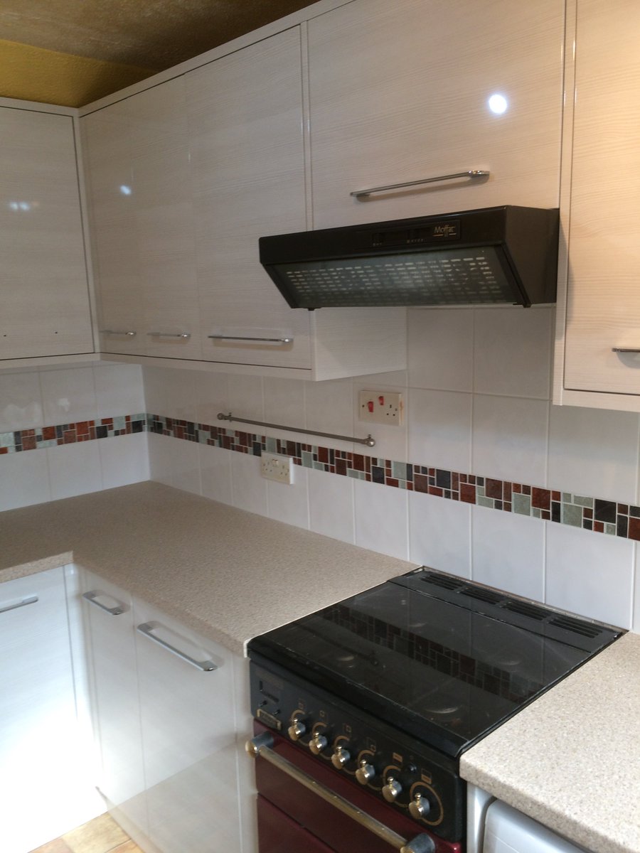 MawGreen's tweet photo. Before and after pictures of our last weeks kitchen install! https://t.co/Iw7jwO7o8X