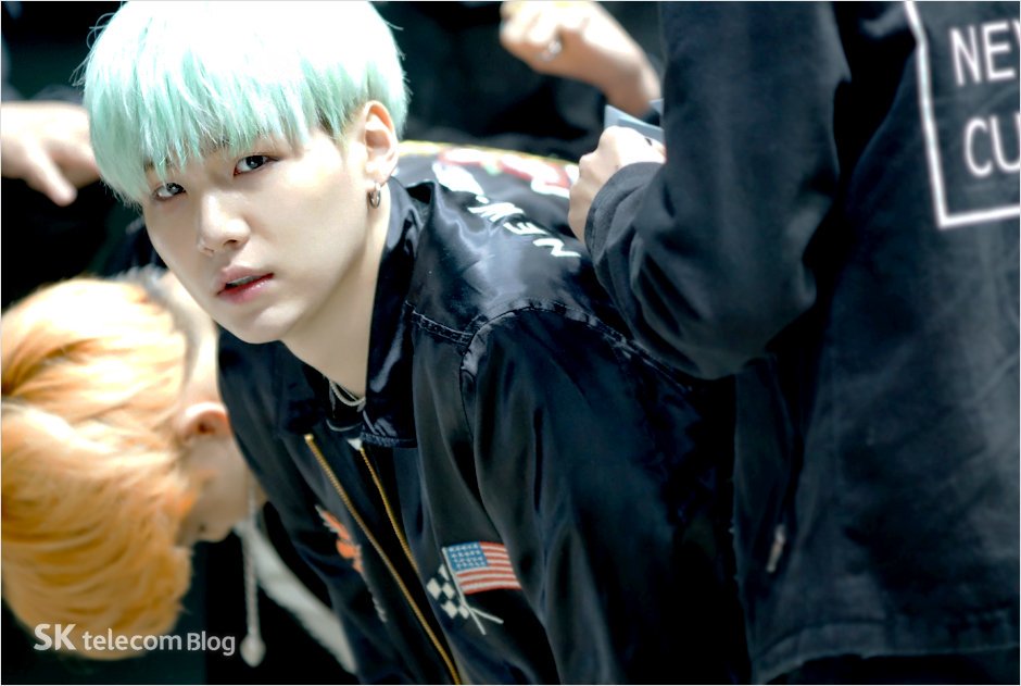 BTS_FACTS's tweet photo. [SKT] 방탄소년단X제시, T데이터쿠폰 광고 촬영현장 @BTS_twt #방탄소년단 https://t.co/gtkhbWmutR