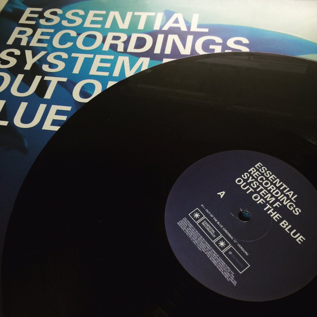 TAIIKEZAWA's tweet image. 3/20(sun)WOMBに登場するFerry Corsten！彼のSystem F名義でのトランスアンセムOut Of The Blue！久々にレコード棚から引っ張り出しました！ #systemf #outoftheblue