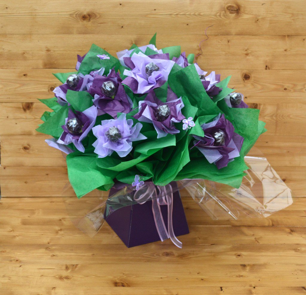 Everyone loves a bouquet!  #chocolate #truiffle bouquet a real treat! #mums #promotingwomen ow.ly/Zt5ey