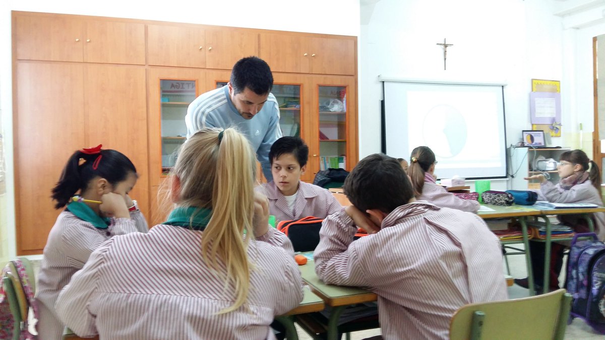 cristina_mm73's tweet photo. Always is time to learn! Hoy con @Brunete80 #Labuenaclase Toma de decisiones #hermanamientos @ColegioAna https://t.co/PkFPETxFYX