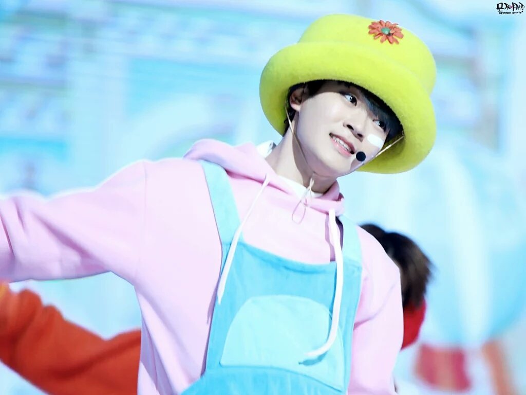 Bitto96_low's tweet photo. 널 떠날꺼야 음! 널 떠날꺼야 음! https://t.co/gQYadCnCNq