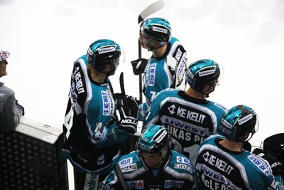 solvistas's tweet photo. Liebe Eishockeyfans, wie versprochen der Link zur Live App #solTimeOnIce #EBEL Viel Spaß! https://t.co/wW1h6Jz5eX https://t.co/CiwlTH39Q7