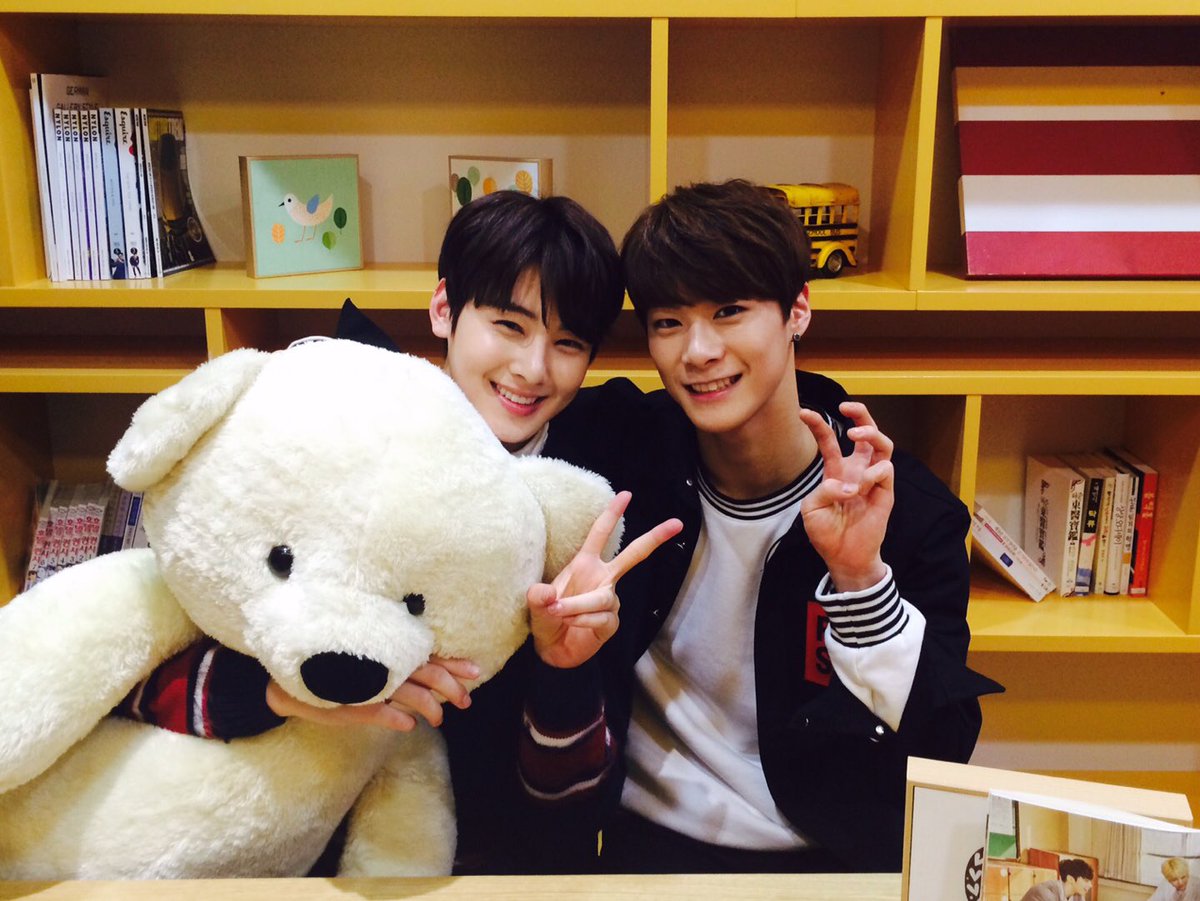[아이돌캐스트] 더쇼 대기실 풍경부터 뉴이스트 의문의 무음 영상 정답까지!! #아스트로 문빈 은우와 함께 하는 아이돌캐스트 😜 많이기대해주세요~! <a href="/offlASTRO/">@offclASTRO</a>  #THESHOW #THESHOW韩秀榜