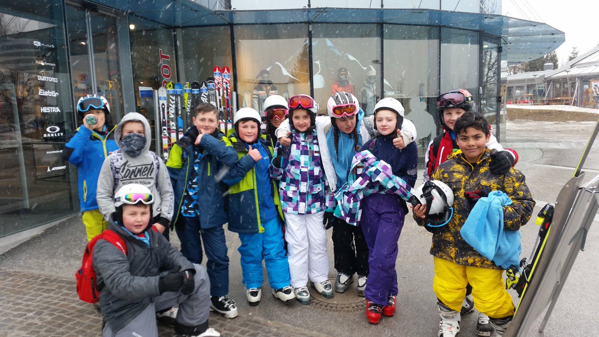 MrsBance's tweet photo. Team Bance. #propersnow #offtolunch https://t.co/QaPKPtS7bI