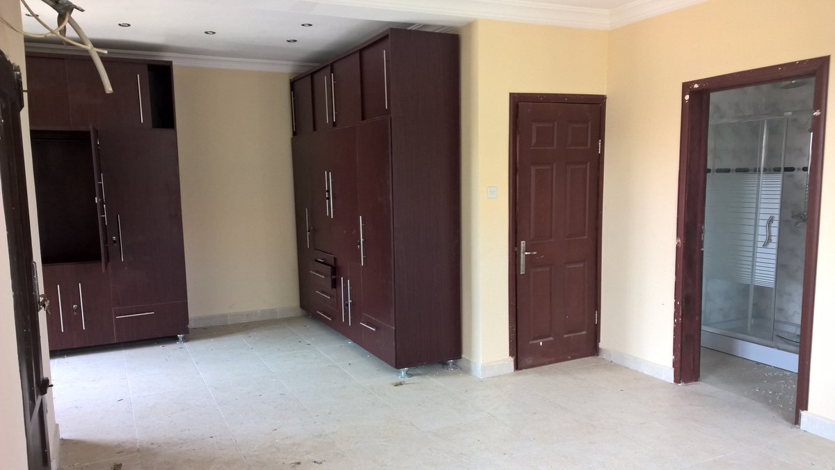 Kennedy_Udofia's tweet photo. #Silverlake Estate #ibejulekki #5mins from #LBS #12units #5bedroomsduplex #60m Plus a 2bedroom chalet bq. on 580sqm https://t.co/JkSqDWHtNz