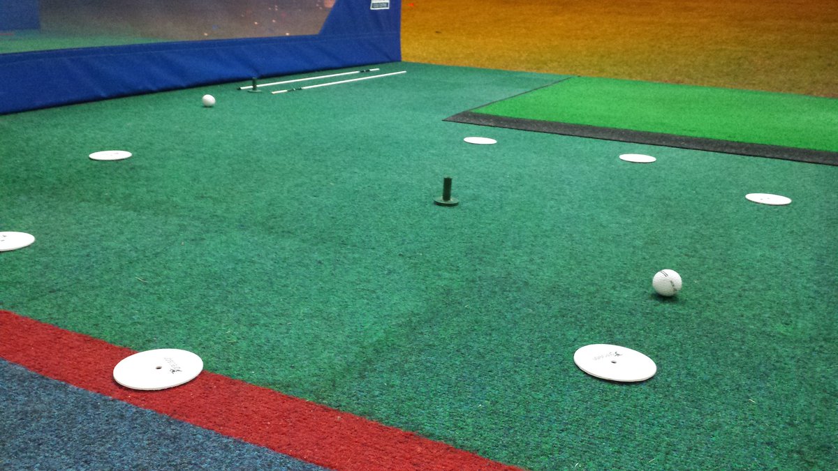 EmmaOffTwitr's tweet image. Innovative use of @PrecisionGk markers for putting drills @Getintogolf @BromsgroveGolf last night #rangepractice