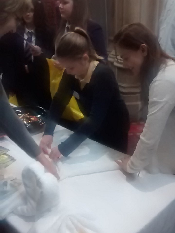 RLLCareers's tweet photo. Towel folding lesson! #livery2016 @Springboard_UK @AWhelehan #NationalApprenticeshipWeek https://t.co/hoTCDNAMJE