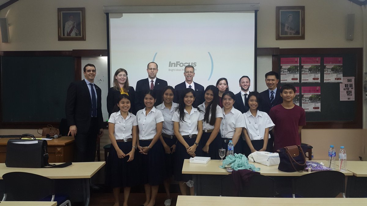 SimonRoded's tweet photo. IL MFA cadets @ohad_ze @jenny_sedov @ReutSBN & @Nadavgoren presented Israel to students #ChulaU. Promising future. https://t.co/Xd4RYaCc8Q
