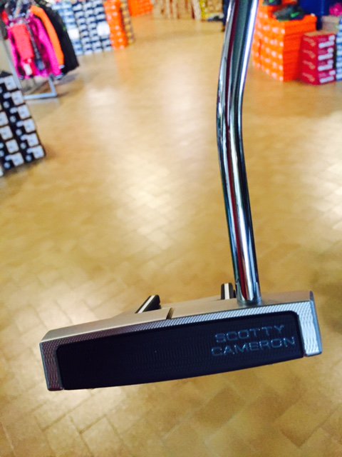 MaxentSport's tweet photo. Il corner #golf è ancora un #workinprogress ma abbiamo questo gioiellino qui @ScottyCameron #putt #TeamMaxent https://t.co/KZVU7AkNkq
