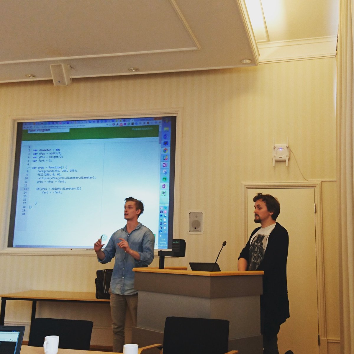 iktskole_trd's tweet image. Takk til @kadalsaune og @larsfk for et godt kurs i dag!  Fra høsten blir det mer #scratch og #ProcessingJS i skolen.