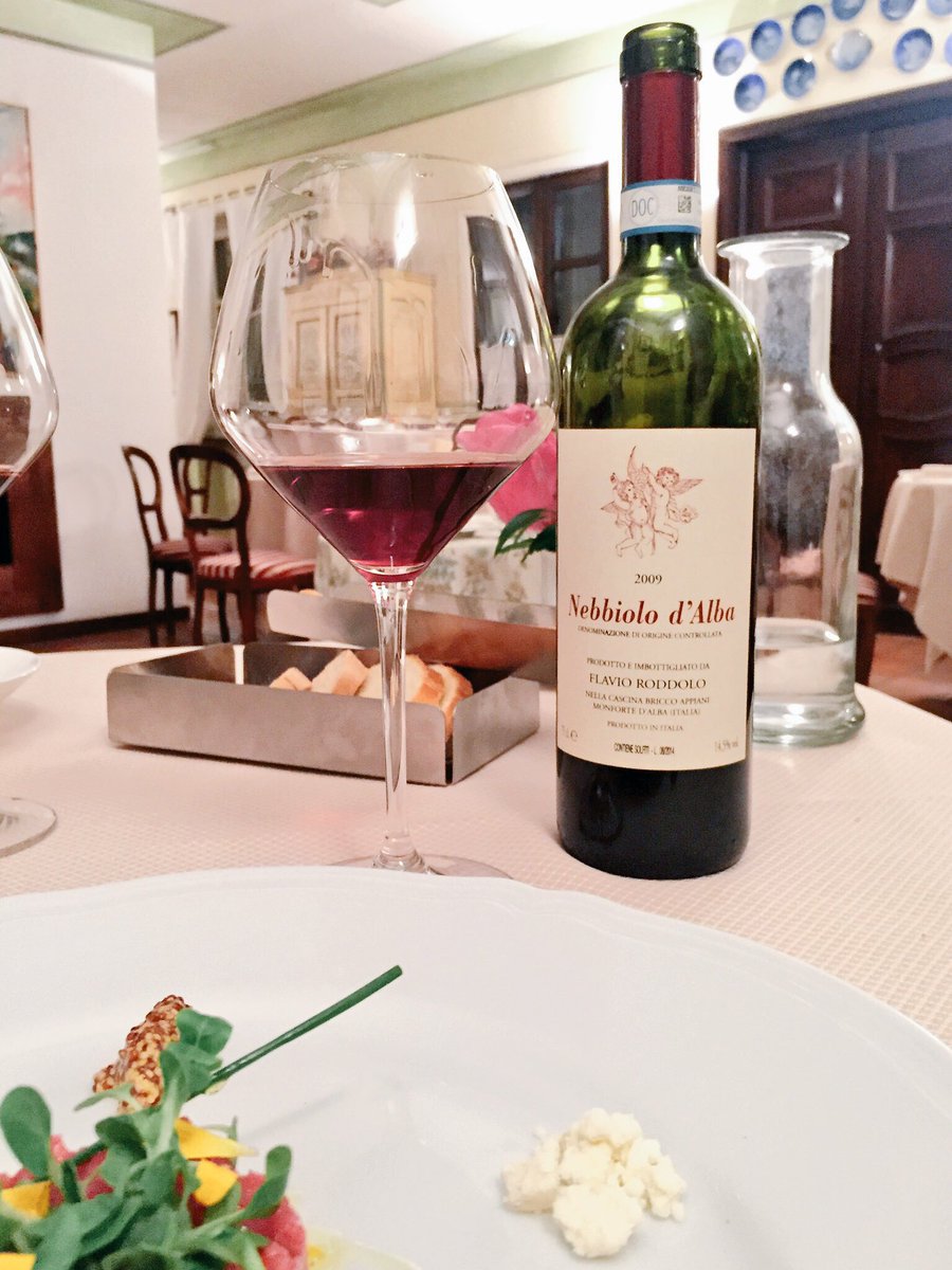 aliz_arma's tweet photo. @TwitItalianWine Al naso viola e lampone, in bocca un perfetto equilibrio tra tannino e corpo #nebbiolo #roddolo https://t.co/bGk4R3FoIY