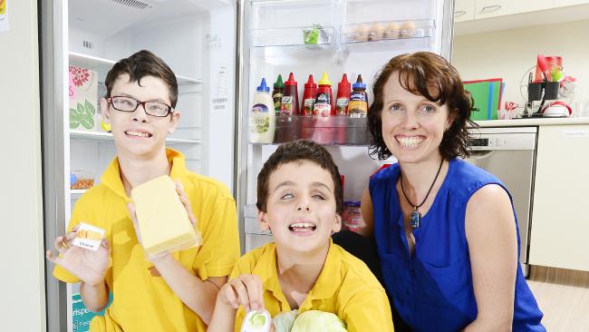 PathstoLiteracy's tweet image. Australian students use #braille in kitchen to create tactile map of contents of fridge bit.ly/1XsmSE4
