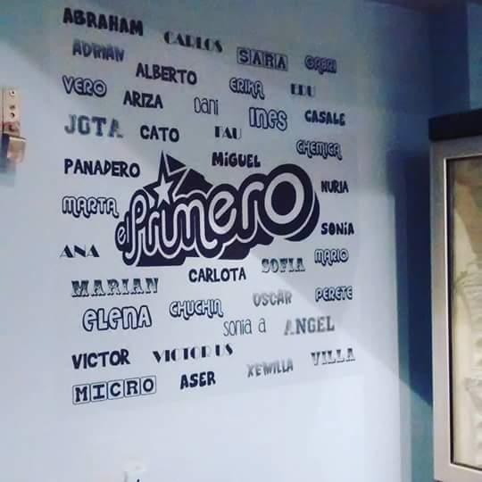 Alberto_Mena85's tweet photo. Grabados en la pared de @BARELPRIMERO gracias majos!! @Mikel_Primerizo @__CarlosLopez @GabriCastil https://t.co/8w2gPjAflj