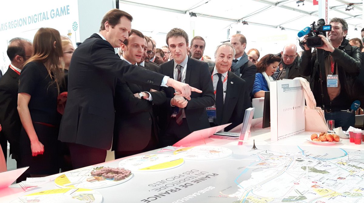 Emmanuel Macron tweet media
