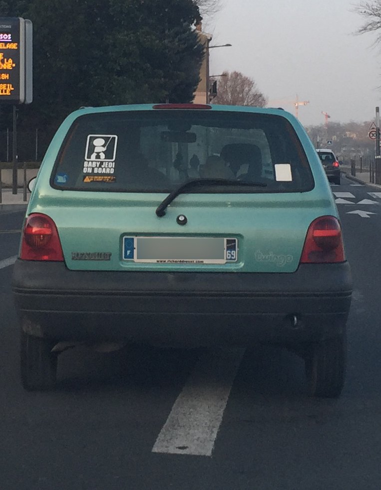Ca ne rigole pas à Lyon avec la sécurité des Jedi :)