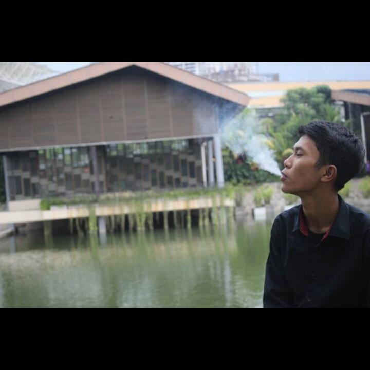 indriapril8's tweet photo. Sama" sibuk jadi jrng ketemu😂😂😂😘😘 https://t.co/vFxLiQJWQj
