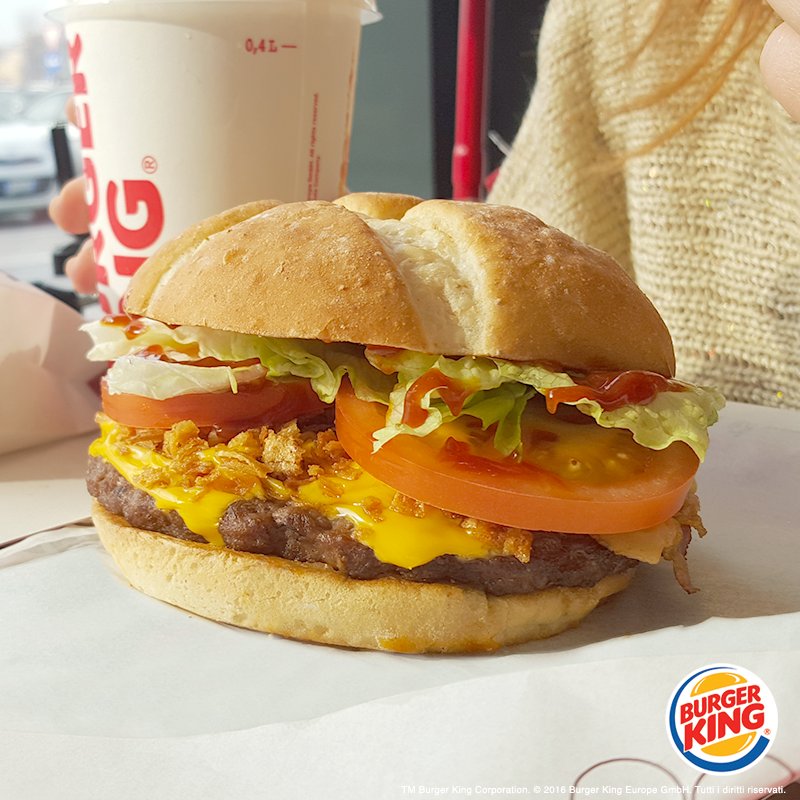 La salsa BBQ speciale è il suo biglietto da visita.#GoldenSupreme: sai già dove trovarlo #BurgerKingItalia #aModoTuo