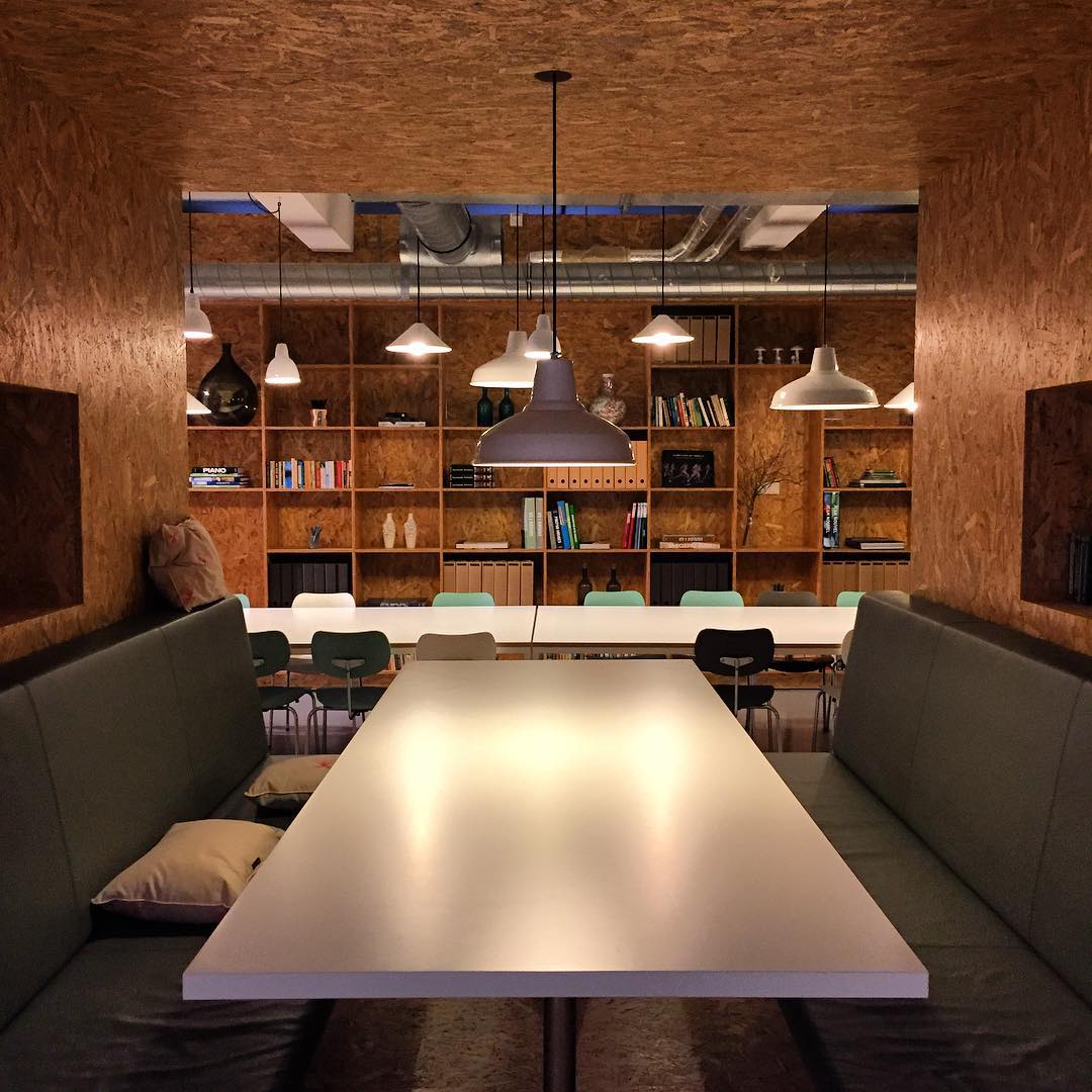 spacesworks's tweet photo. Booths made perfect for meetings, workspaces, or lunch. Incredible image by @Sevil_Peach. https://t.co/O5sLlJRwog