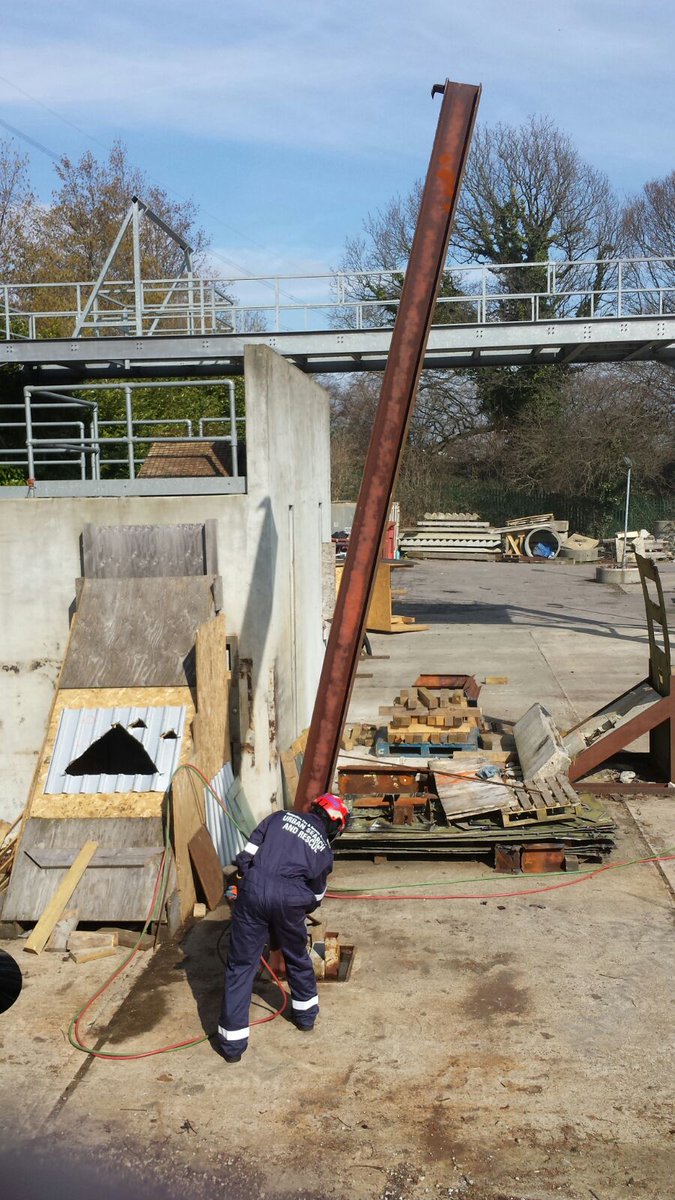 HantsIOW_USAR's tweet photo. #training @HantsUSAR @Hants_fire #prepared #hotcutting #notjustfires #upskilling https://t.co/wP5JXbsrPf