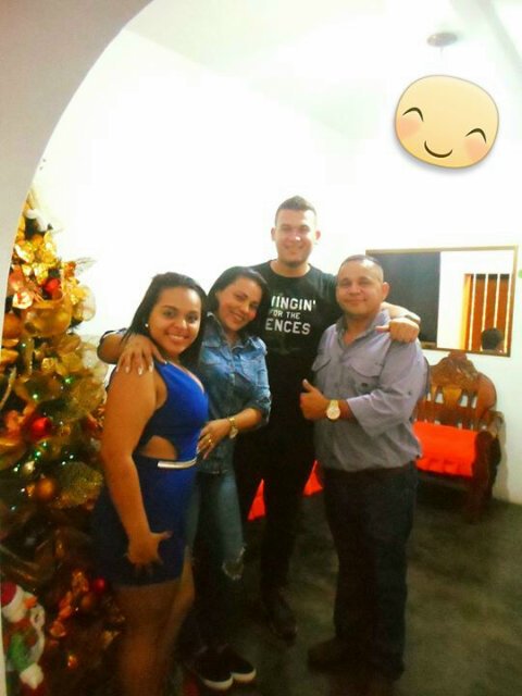 CiimaRosales's tweet photo. MiFamilia Son Ustedes!! Papii, Mami, Novioo, Y Cuchiitura Aquii! https://t.co/aJdVNtu44F