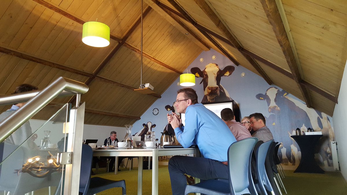 contentvisie's tweet photo. Mooie omgeving om te presenteren. Vandaag zijn we bij Hoeve Rosa in Sevenum https://t.co/L5AbBRfPb8
