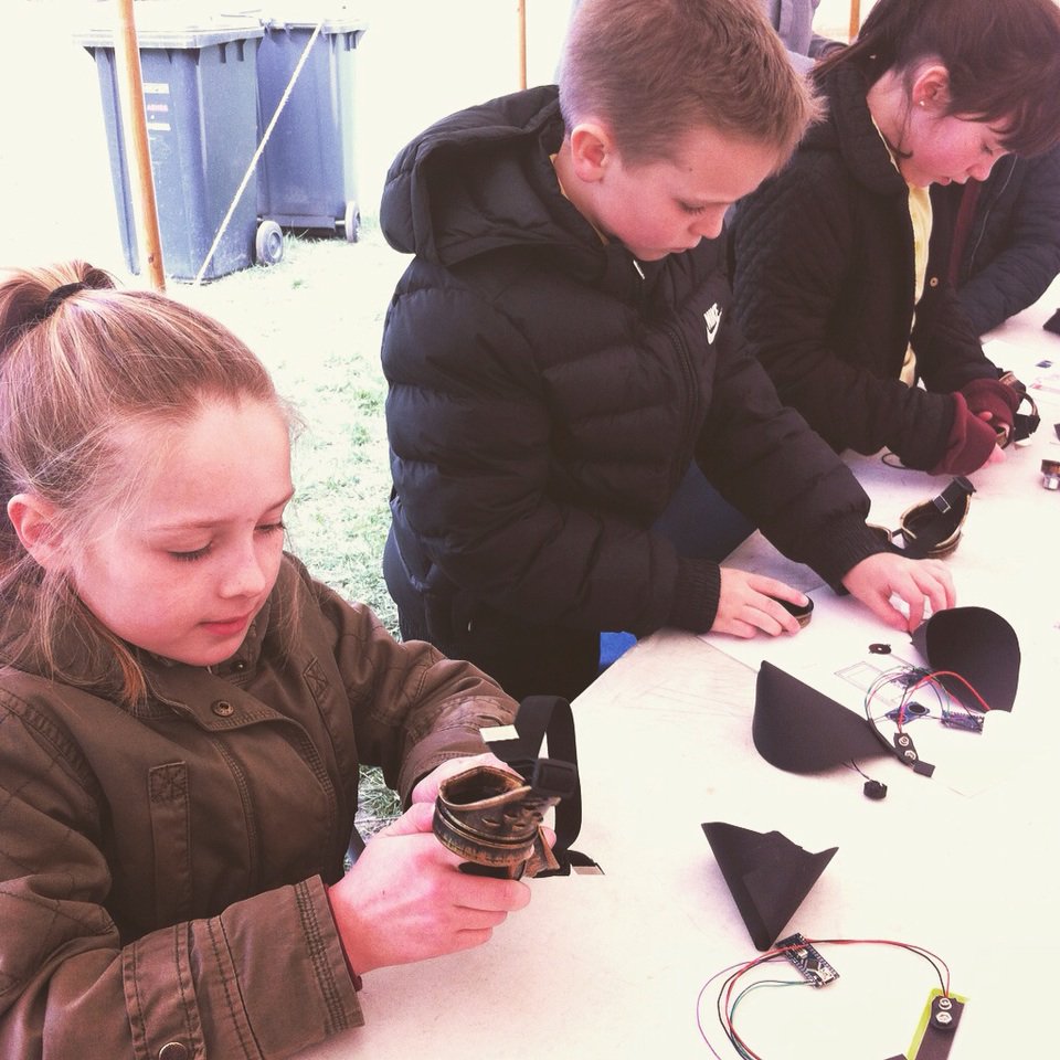 SalfordCanal's tweet image. #BSW16 science workshop going well. #Bat goggle adjustment in our See Like a Bat! session @madlabuk #HLFSupported