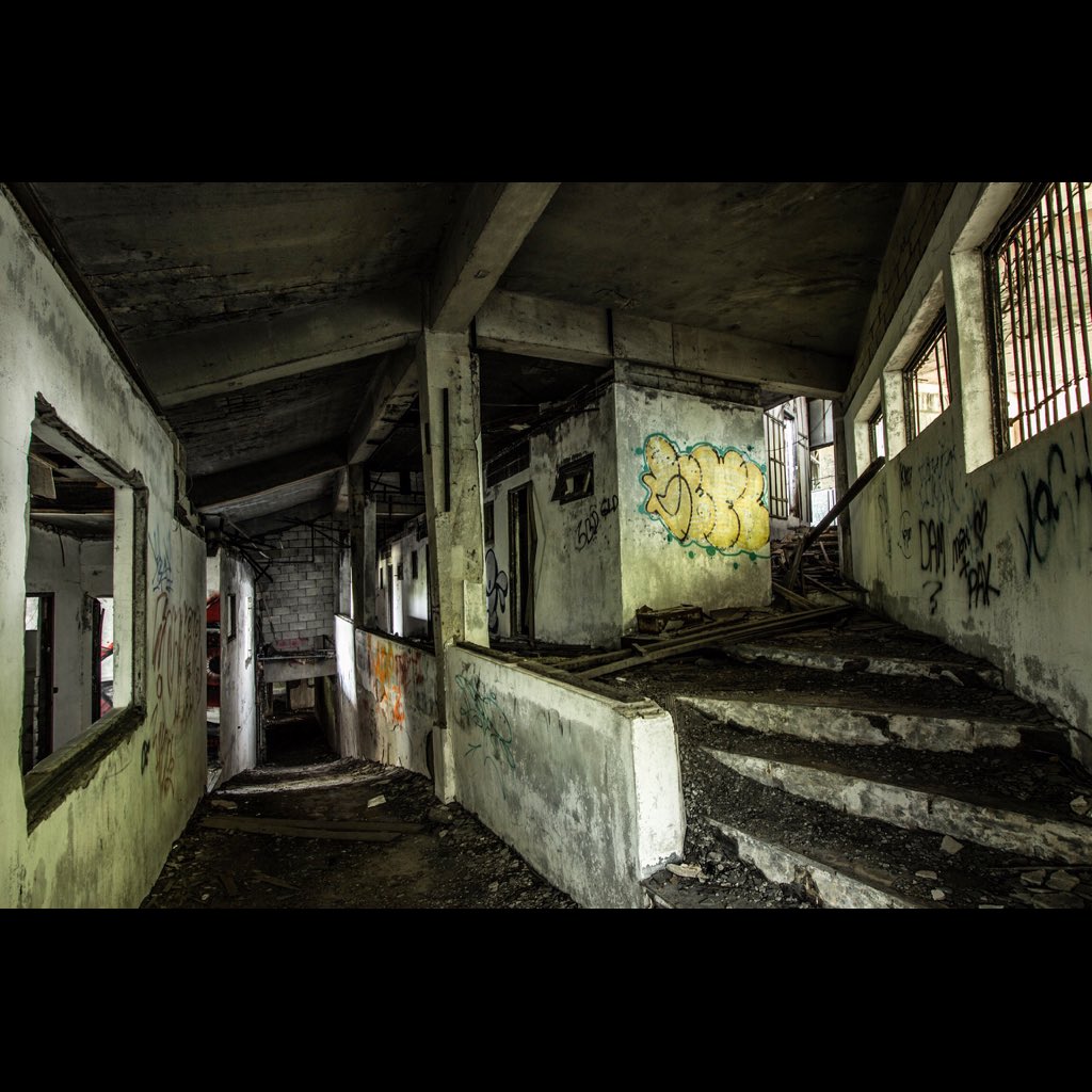 lrab3p's tweet photo. #abandoned #urbex #ruins #haikyo #廃墟 #写真 https://t.co/qo8E9AJney