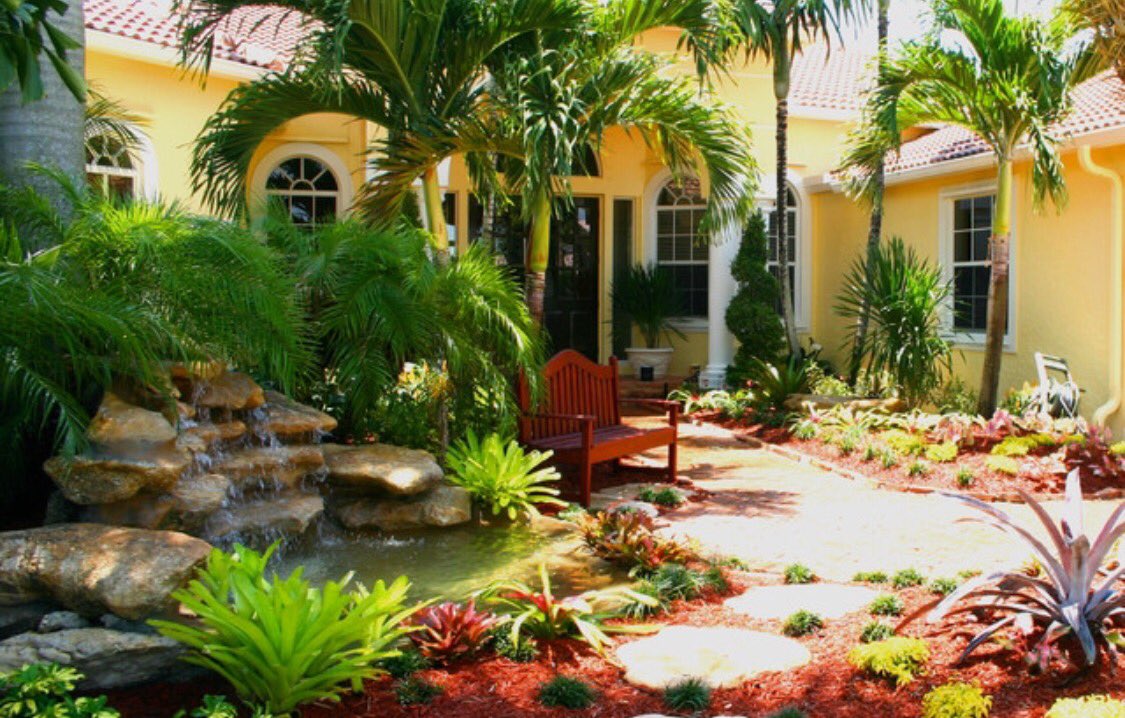 Emerald_Lawns's tweet photo. Who needs a vacation when this is your landscape!? 🌴🐠  #Florida #Landscape https://t.co/QDrhSvbgtU