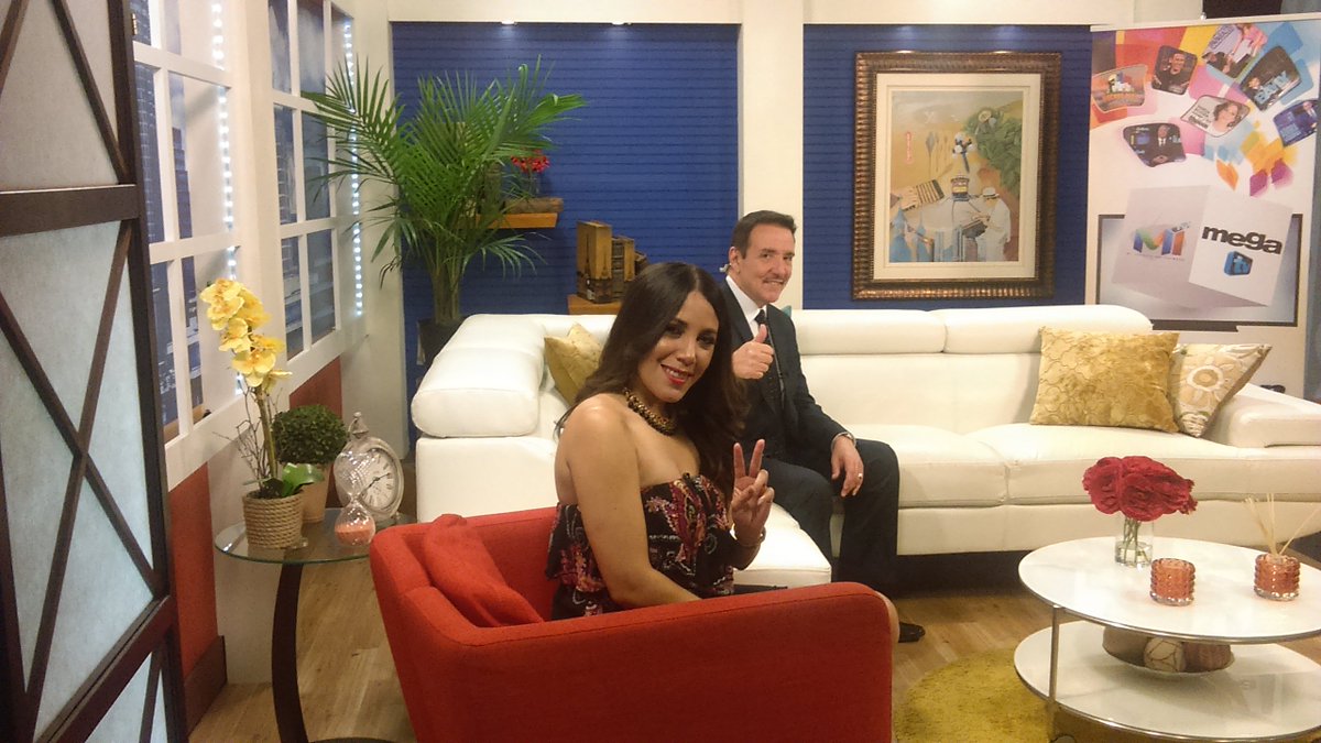 megatvFLC's tweet photo. @BDL comienza así... #MartesDeGanarSeguidores #morningshow #entrevistas #alegría #noticias por #mitvnetwork #megatv https://t.co/iGUDDX5StD