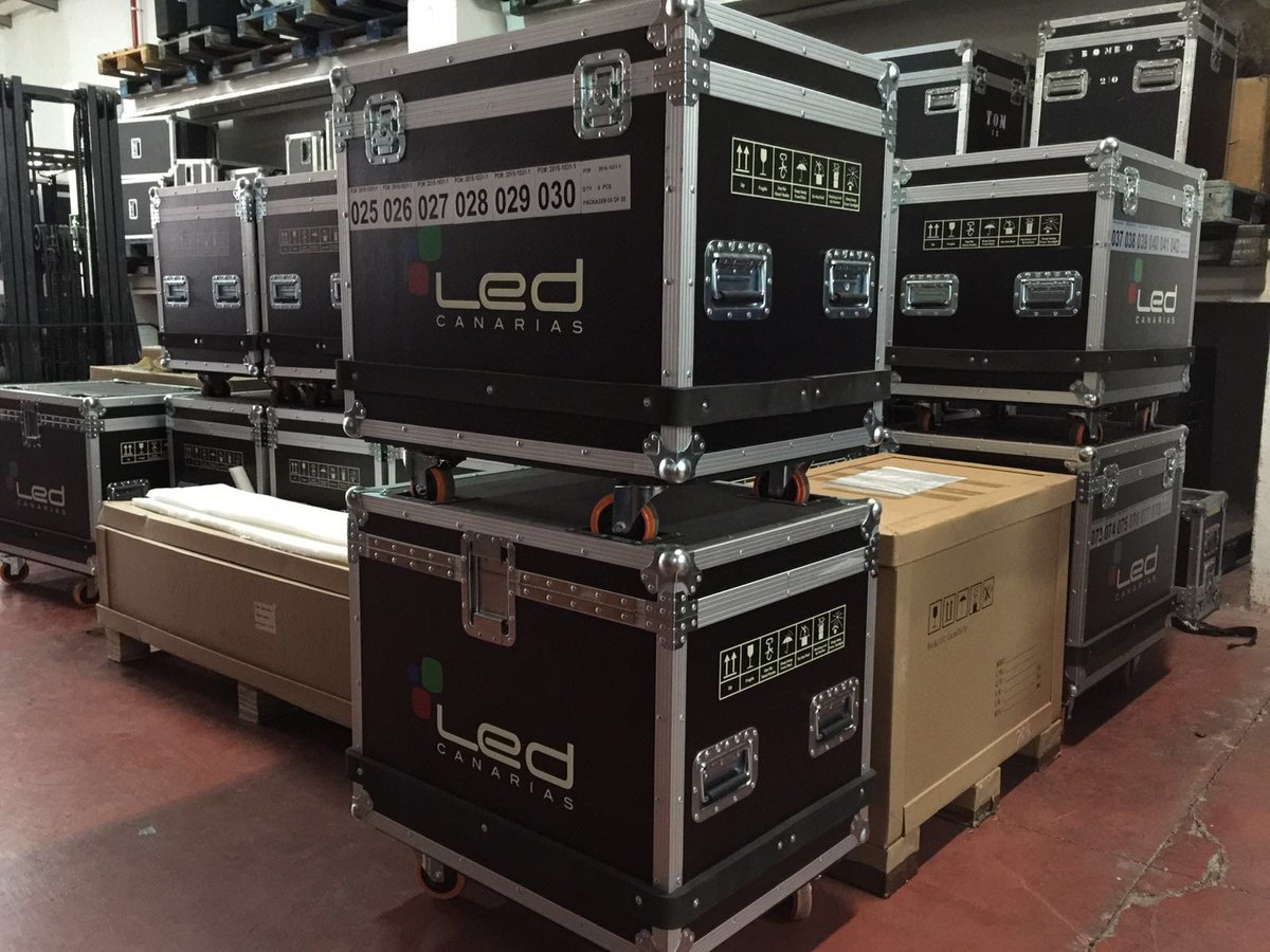 Hoy estrenamos nueva máquina: 60m2 de superficie de #LED 4,8mm de exterior. Dará mucho que hablar y ver ;) #novedad