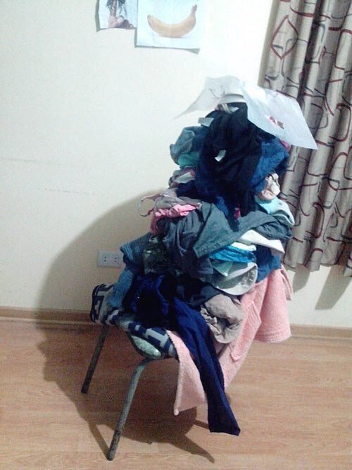 UMagStudent's tweet photo. does anyone else have “the chair” https://t.co/6Iq9Ml8FRJ https://t.co/pgHVTmGisY