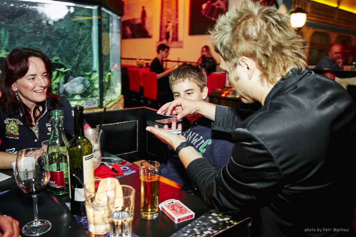 LCAPRG's tweet image. The charismatic illusionist ROBERT FOX! Make your reservations for 15th, 16th, 17th March. m.lacasaargentina.cz/reservation.ht…