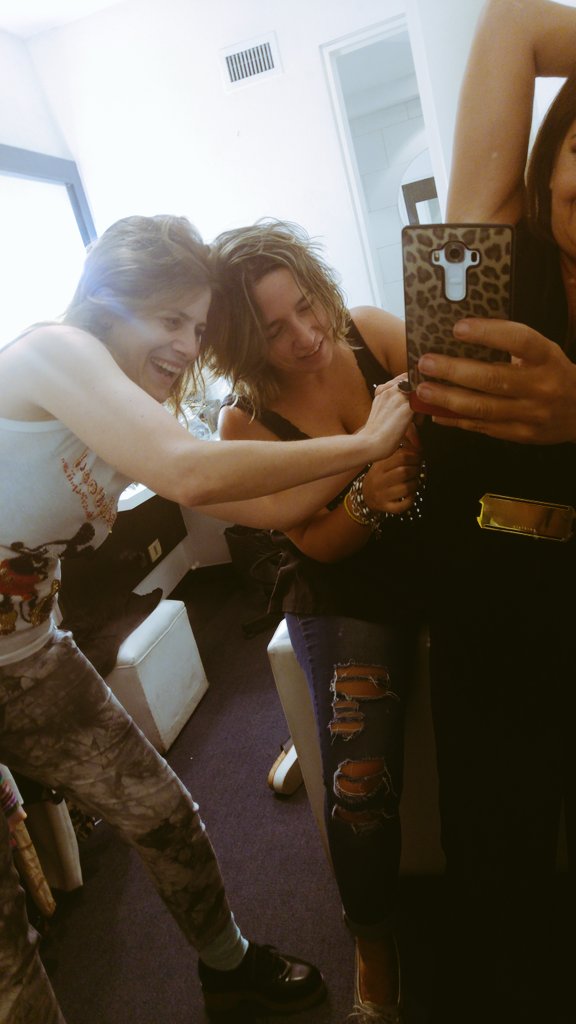 andretaboada's tweet photo. Antes del aire llego?....@VeroArditi @MgruscheP bancameeee @fabdoman 😂😂😂😂😂😂 https://t.co/Gov6t7D1hC