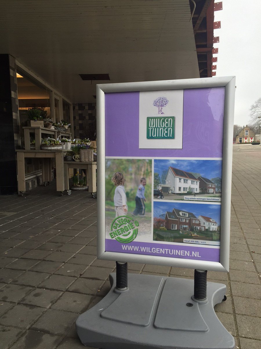 Het stoepbord van Wilgentuinen staat bij onze makelaar!