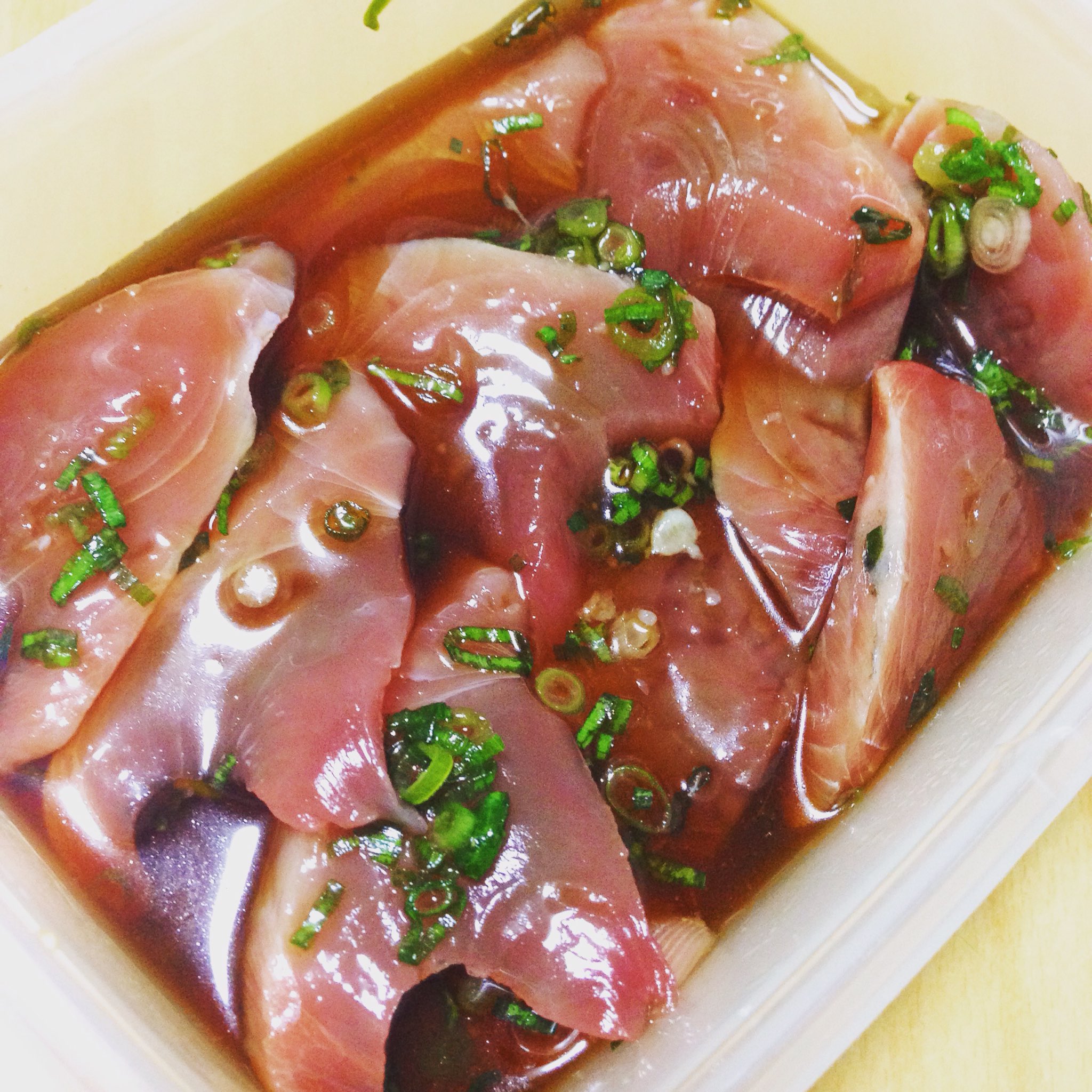 杏耶あや 限界ごはん重版出来 かつおのニンニク醤油漬け丼いいぞ かつおににんにくすりおろしと醤油をお好みで混ぜた液に漬けこみほかほかの白米の上にのせるのだ 分量はド丼パに載せる T Co 杏耶あや 限界ごはん重版出来 かつおのニンニク醤油漬け丼いいぞ かつおににんにくすりおろしと醤油をお好みで混ぜた液に漬けこみほかほかの白米の上にのせるのだ 分量はド丼パに載せる T Co