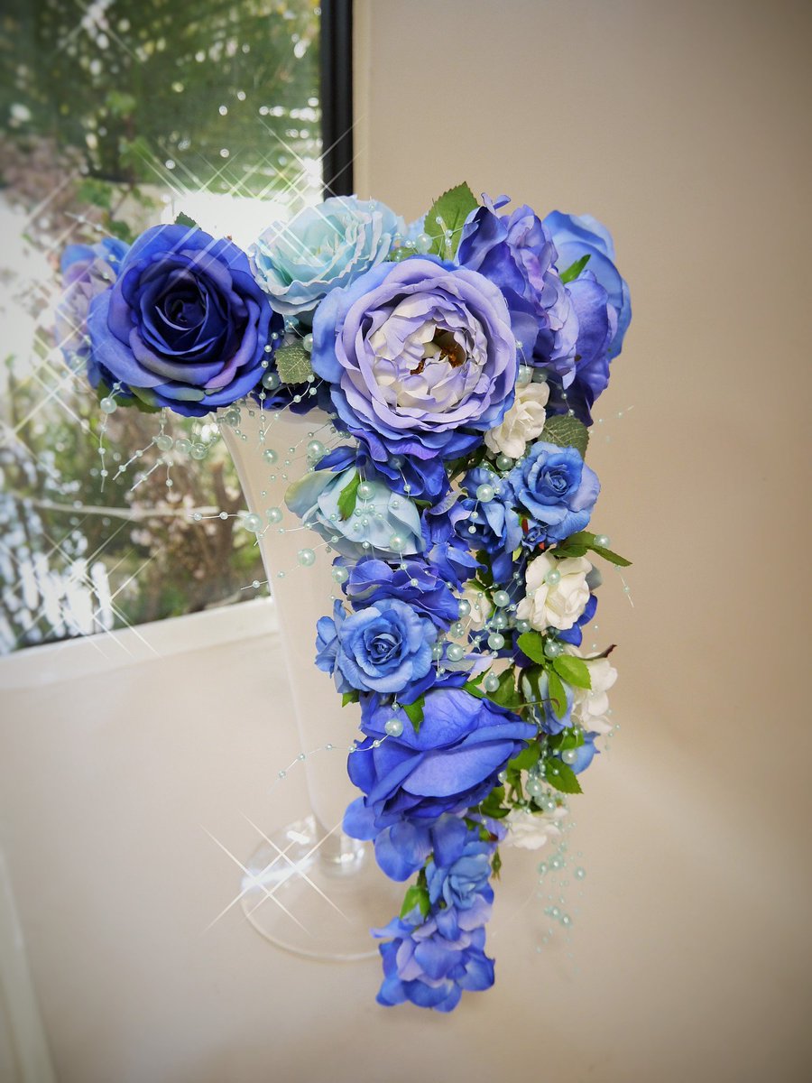 めぐみこ お花屋さん 山下ゆかりちゃんの卒業お花 花冠 青と白のお花でラプンツェル のようなイメージでお作りいたしました 誰でもが似合うデザインではない ゴージャスな花冠が本当に似合っていて 正直驚くほどでした 輝いていましたよね めぐみこ お花屋さん 山下ゆかりちゃんの卒業お花 花冠 青と白のお花でラプンツェル のようなイメージでお作りいたしました 誰でもが似合うデザインではない ゴージャスな花冠が本当に似合っていて 正直驚くほどでした 輝いていましたよね
