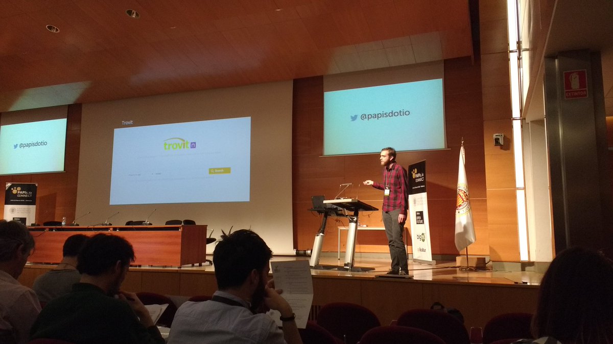 CapdevilaPujol's tweet image. .@ferrangali from @Trovit and @SparkBarcelona speaking at #papisconnect about the journey from #hadoop to #Spark