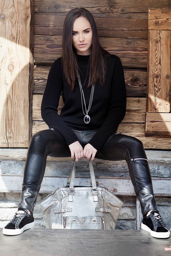 Pull <a href="/Prada/">PRADA</a> - Sac <a href="/YSL/">SAINT LAURENT</a> - Chaussure <a href="/Piola_shoes/">Piola Footwear</a> #RideAndShoot