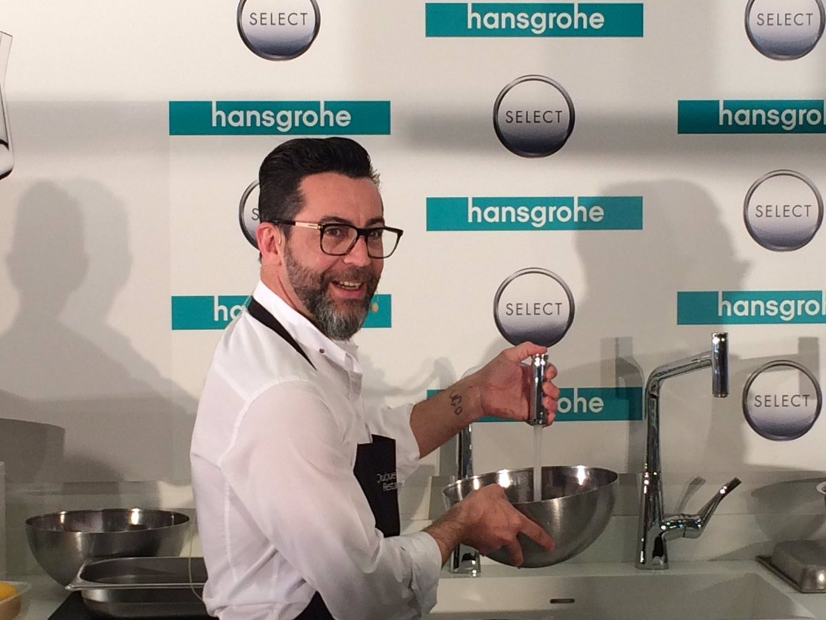 Luis_Montes_'s tweet photo. Gracias @QiqeDacosta  por presentar la nueva grifería #metrisselect de @Hansgrohe_PR  y deleitarnos con tu cocina! https://t.co/NUmQJlOOjz