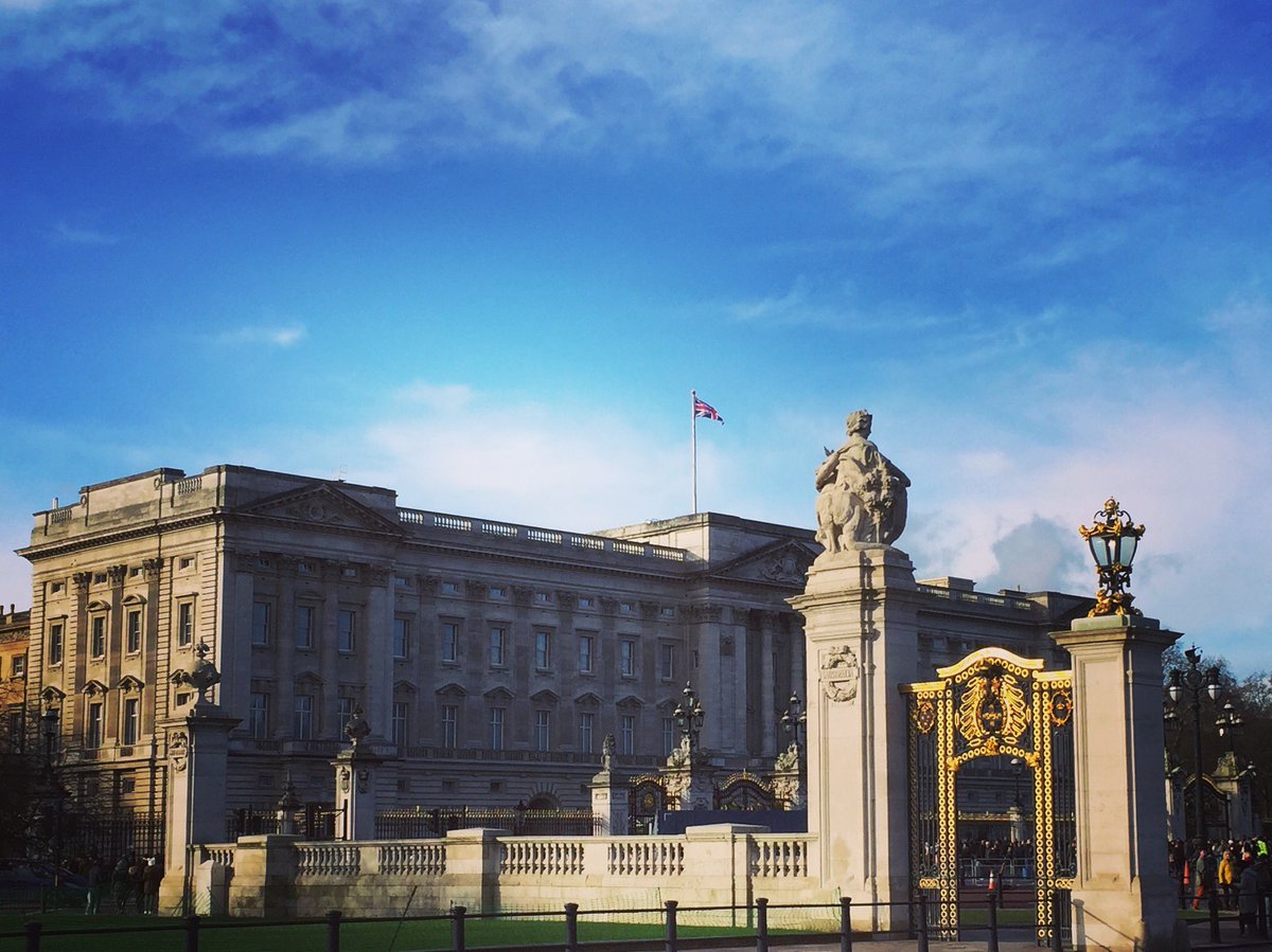 grosvenorLDN's tweet photo. #BuckinghamPalace is a stone's throw away and just one of the reasons for a trip to The Grosvenor... #TravelTuesday https://t.co/MXYXWRnRZU