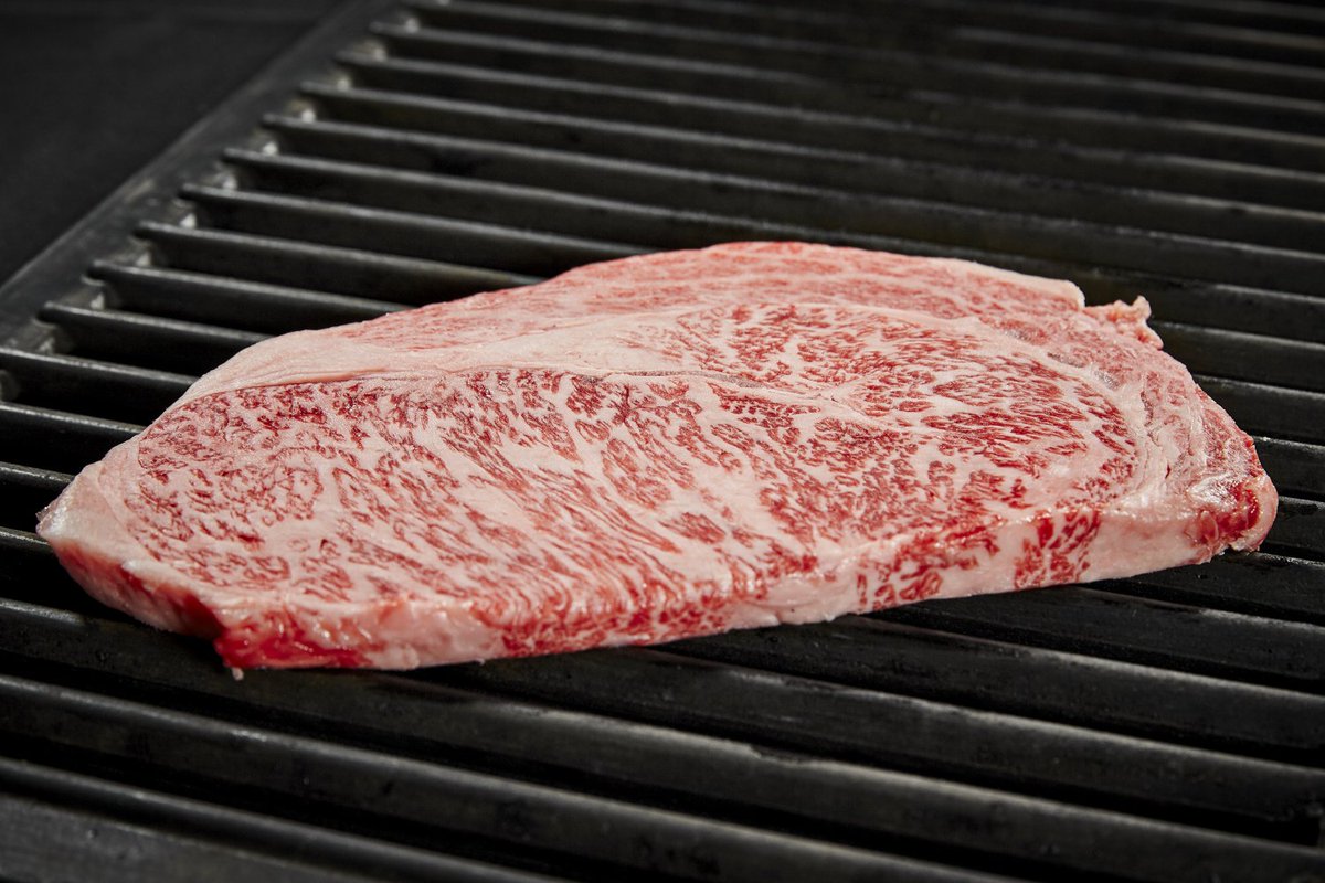 LCAPRG's tweet image. #Steak# Kobe from Gold #Wagyu# 12 in our restaurant only! The best meat from bulls Hyogo. m.lacasaargentina.cz/reservation.ht…