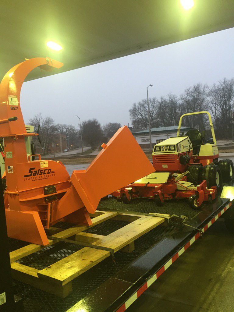 mdstewie's tweet photo. Another spring delivery, today. @ventrac 4500 w/ 84" contour deck and aeravator and @salscoinc 627 wood chipper. https://t.co/n83cYXS800